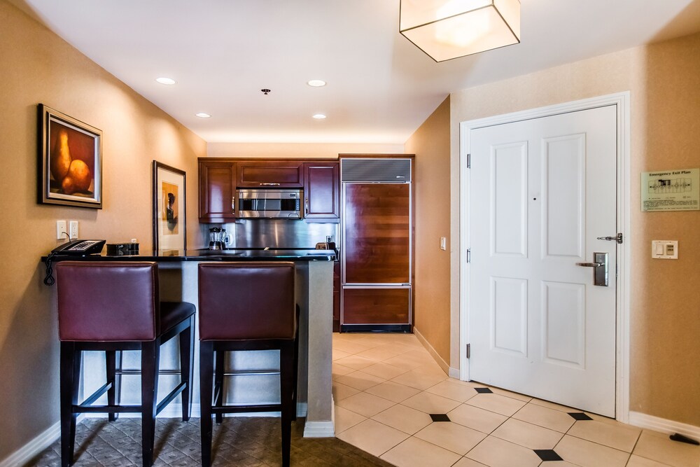 Condo, 1 Bedroom, Kitchen, City View - Private Kitchen