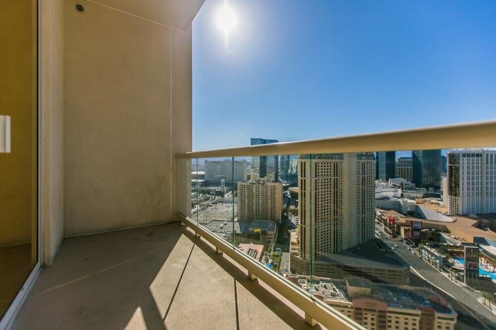 Signature Suite, 1 Bedroom, Kitchenette - Balcony