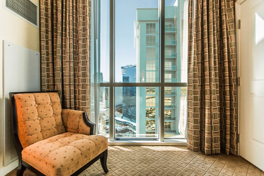 Signature Suite, 1 Bedroom, Kitchenette - Bathroom
