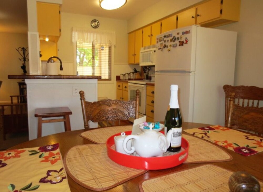 Standard Room - In-Room Dining