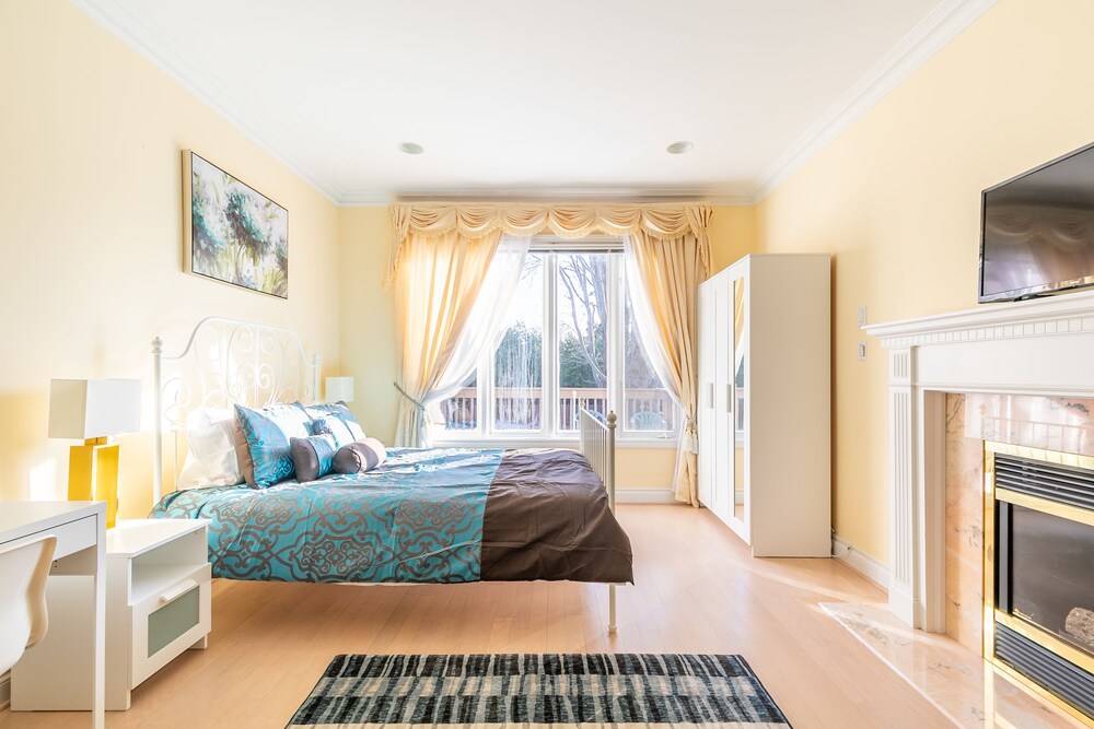 Comfort Quadruple Room, 1 Queen Bed with Sofa bed, Non Smoking, Shared Bathroom - Guestroom