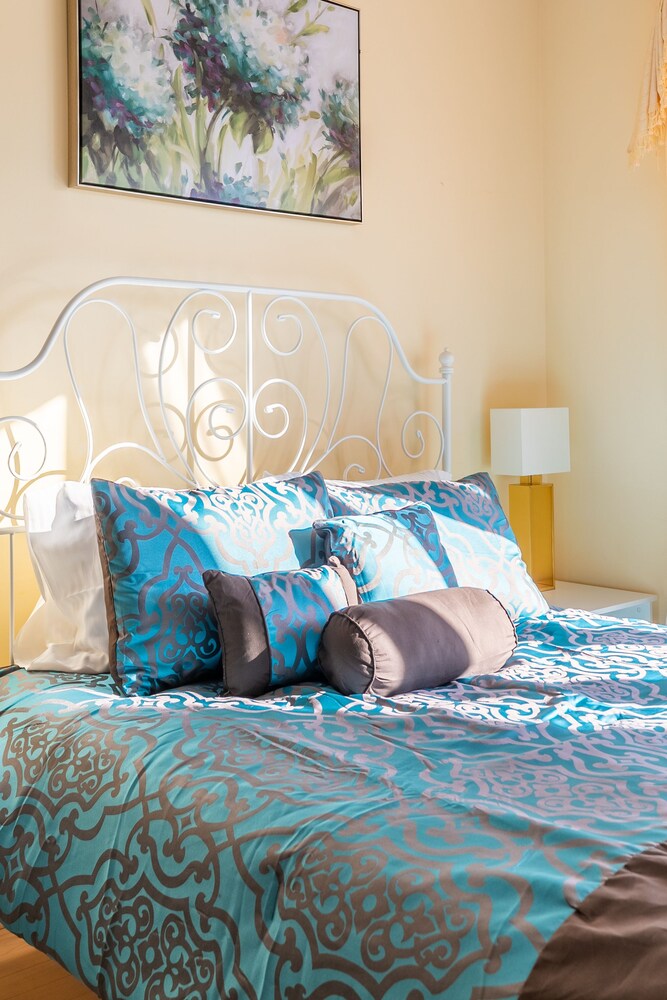 Comfort Quadruple Room, 1 Queen Bed with Sofa bed, Non Smoking, Shared Bathroom - Guestroom