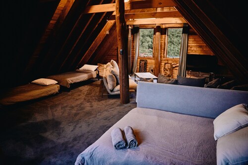 THE MAPLE LODGE — 4 friendly Alpacas, Pig, 2 Goats, 2 Ponies & Huge Pizza Oven 🍁