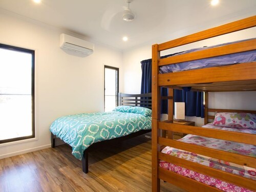 'Cape Gloucester Retreat', beachfront seclusion!