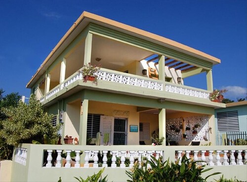 Casa Almendro Caribbean Views, Walk to Esperanza, Vieques Restaurants & Beaches!
