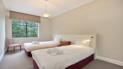 Harbour Fringe Vibrant Apartment