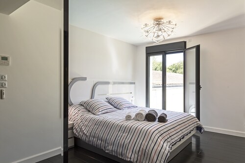 Villa luxueuse climatisée piscine chauffée 5 ch + 5 sdb - 10 personnes Bordeaux