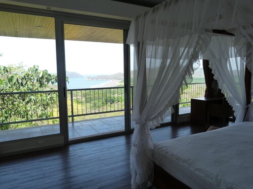 Stunning sea view Luxury Villa with Private Swimming Pool, 10min from Curu Park