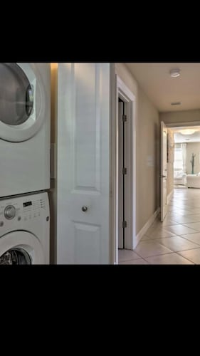Best BeachHouse on Island sleeps up to 8, N Hutchinson Island discounted rates