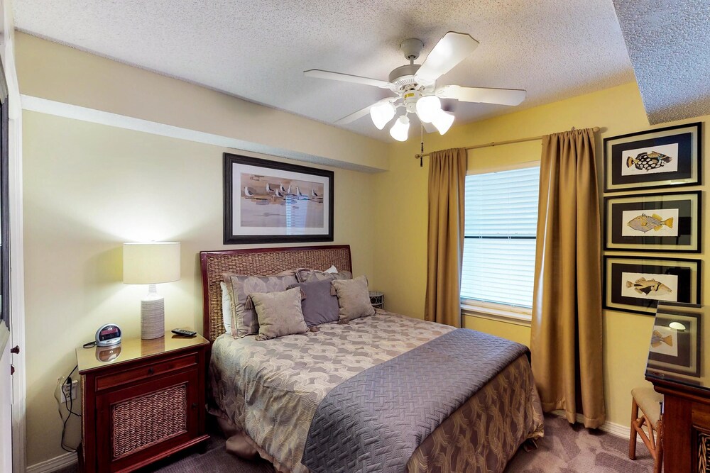 Condo (Seaside Beach & Racquet Club #5417) - Guestroom