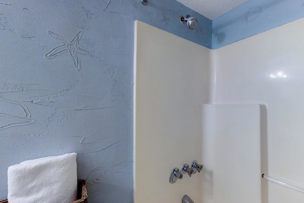 Condo (Seaside Beach & Racquet Club #5417) - Bathroom Shower
