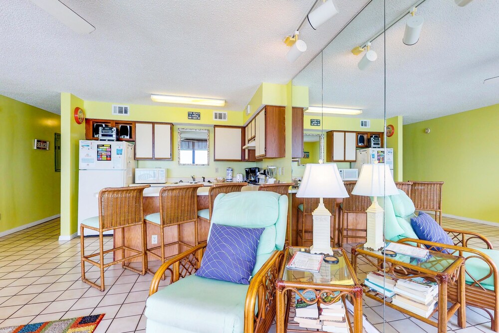 Condo (Seaside Beach & Racquet Club #4811) - Living Area