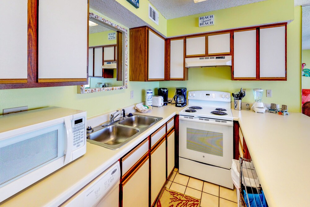 Condo (Seaside Beach & Racquet Club #4811) - In-Room Kitchen