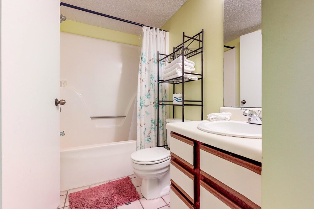 Condo (Seaside Beach & Racquet Club #4811) - Bathroom