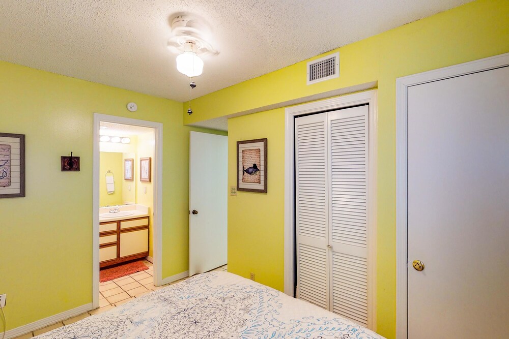 Condo (Seaside Beach & Racquet Club #4811) - Guestroom