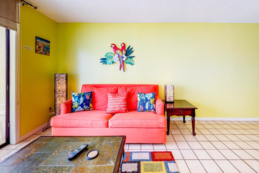 Condo (Seaside Beach & Racquet Club #4811) - Living Area