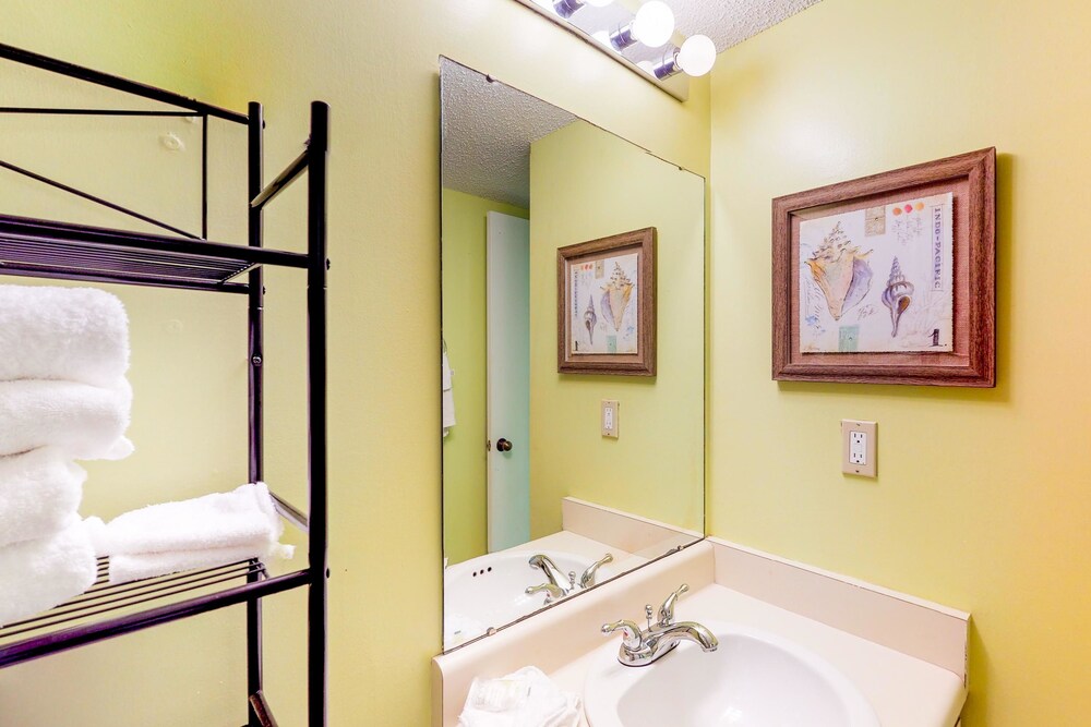 Condo (Seaside Beach & Racquet Club #4811) - Bathroom