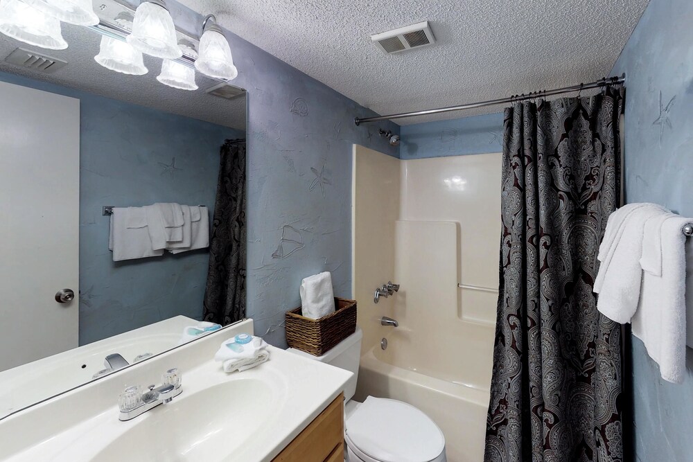 Condo (Seaside Beach & Racquet Club #5417) - Bathroom