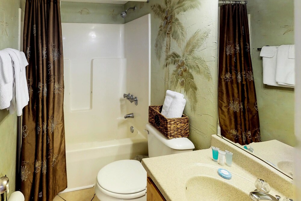 Condo (Seaside Beach & Racquet Club #5417) - Bathroom