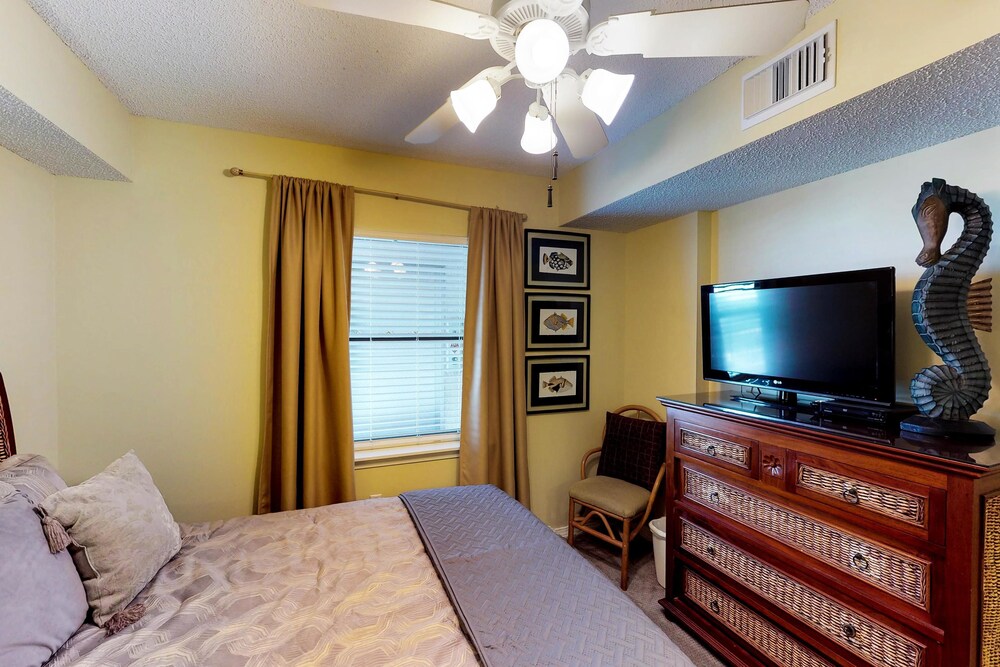 Condo (Seaside Beach & Racquet Club #5417) - Guestroom