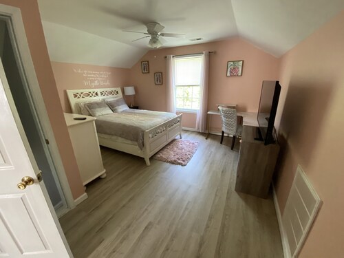 Full House with 2-Master Bed/Bathrooms - 4-Bedrooms 3-Bathrooms