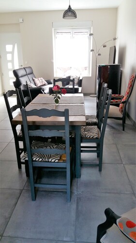 MAISON avec jardin , Cherbourg en Cotentin, 10 mn de la mer,9 pers, wifi gratuit