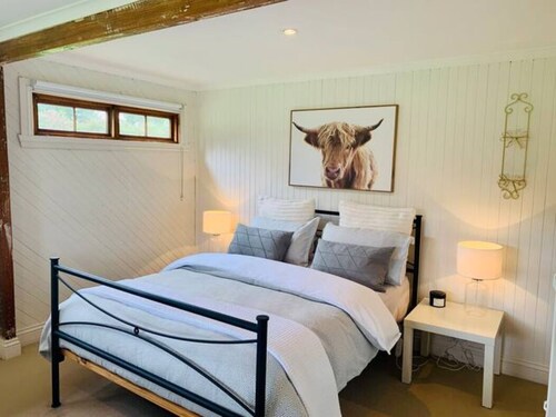 Willowvale Estate - Fabulous Farmstay - Pet Friendly!