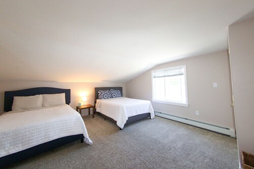 Newly Renovated House on Lake Champlain - 4 BR!