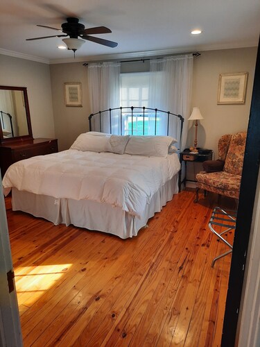 Charming Cottage Home On A Farm In The Kentucky Horse Country! Relax!