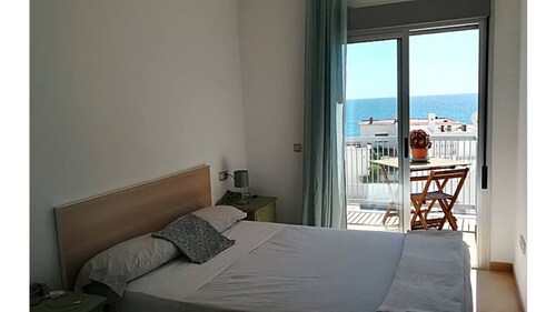 Apartment facing the sea