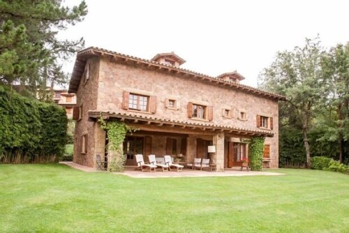 Casa rural para 16 personas con extraordinario jardín con piscina