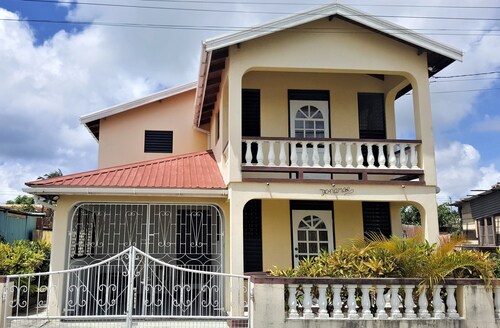 Maison à deux étages à louer