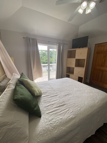 Amazing Property Close To Beaches/Golf Course/Railway Trails