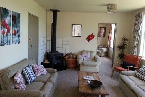 Te Honu House - 13B Millar Street, NP village *free wifi, sky TV & Spa pool