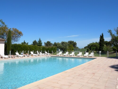 Villa climatisée située sur la Côte d'Azur et surplombant la Méditerranée