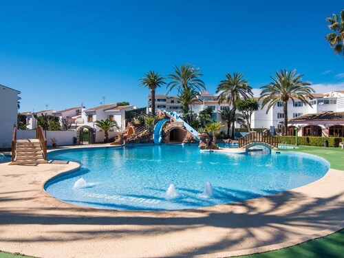 Adosado familiar de 3 dormitorios y 2 baños con piscina comunitaria Cala Blanca, Javea