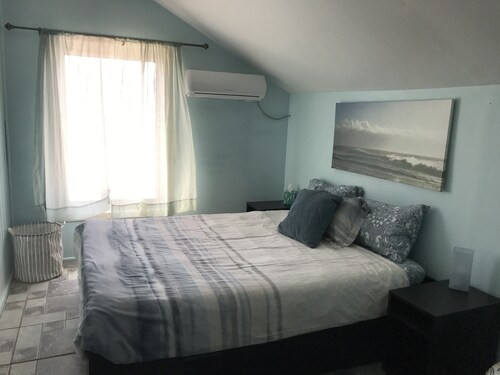 Explore Long Island! Perfect Location, Entire 4 bedroom Loft, Best Value!