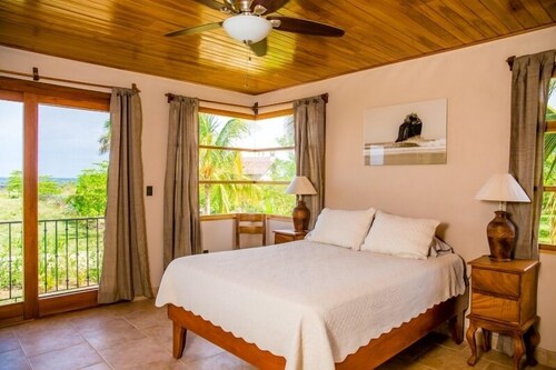 3 Bed Room 2 Bath with Amazing Ocean Views and Pool
