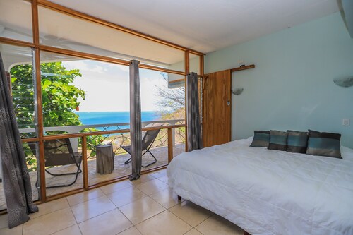 Palace of Peace Spectacular Ocean View Palace, 5 min drive to beach, 10 Private bedroom, 10 bathroo