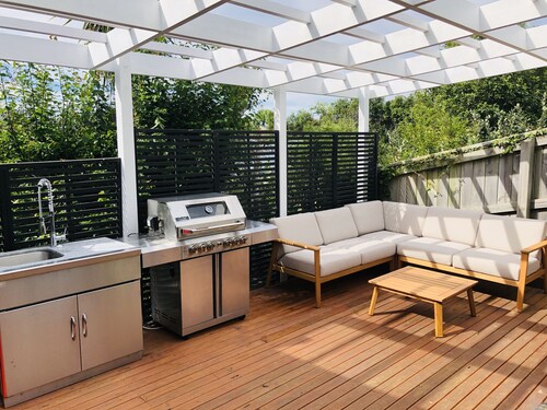 Relax at this Luxury Studio apartment right in the middle of paradise
