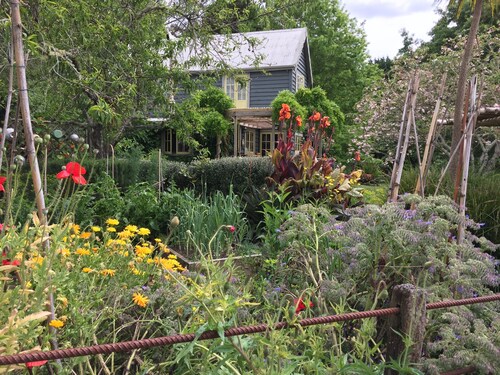 Peaceful, private, stylish rural retreat.French inspired, light, airy, spacious.