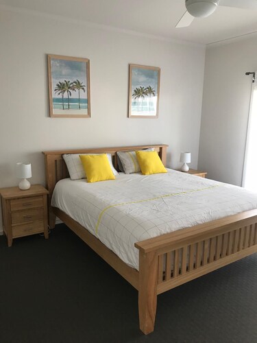 Middleton Beach House - beach location