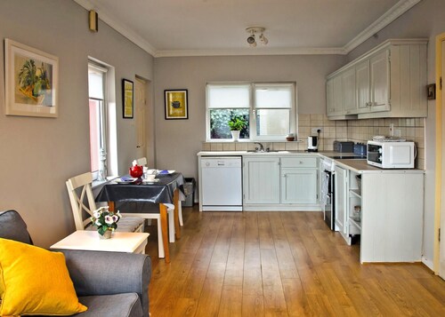 Detached bungalow with magnificent views of Baltimore Harbour