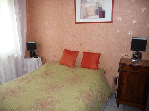 VILLA AVEC PISCINE MONTPELLIER/CASTELNAU . TRAMWAY. 4 PERSONNES.