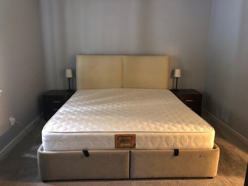 Beautifully remodeled 2 Bedroom Condo for rent in Kirkland! Avail on 11/01