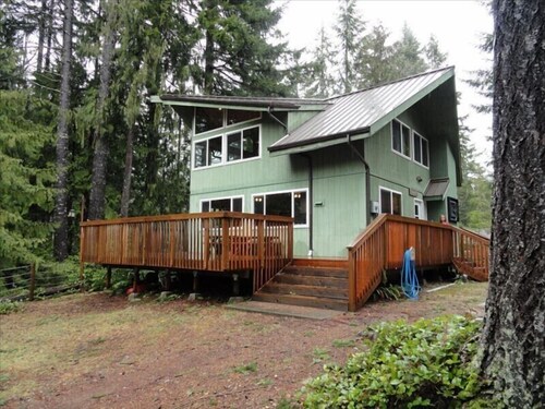 Family Lake Place- 3 Bdrm- Year Round Hiking, Boating, Fishing