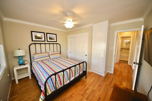 Private Beach home, walk to beach and shops - sleeps 8