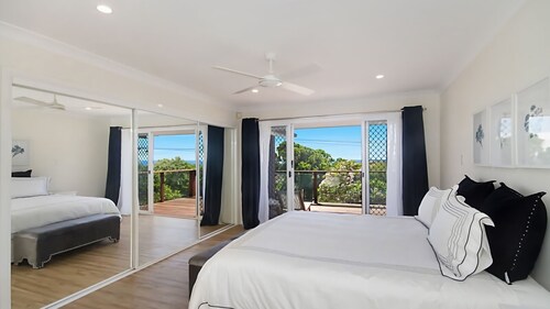 Beacon Beach House- 4bed holiday home with views