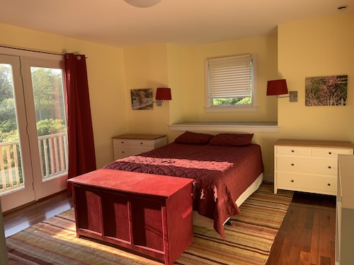 Peaceful, Breezy, Pet Friendly Getaway!