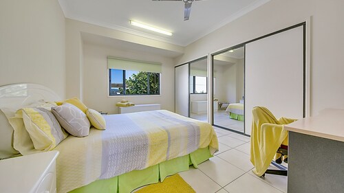 POOL WITH SEAVIEWS AND ENDLESS ENTERTAINING